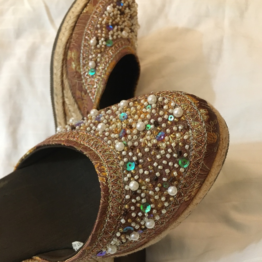Beaded wedges